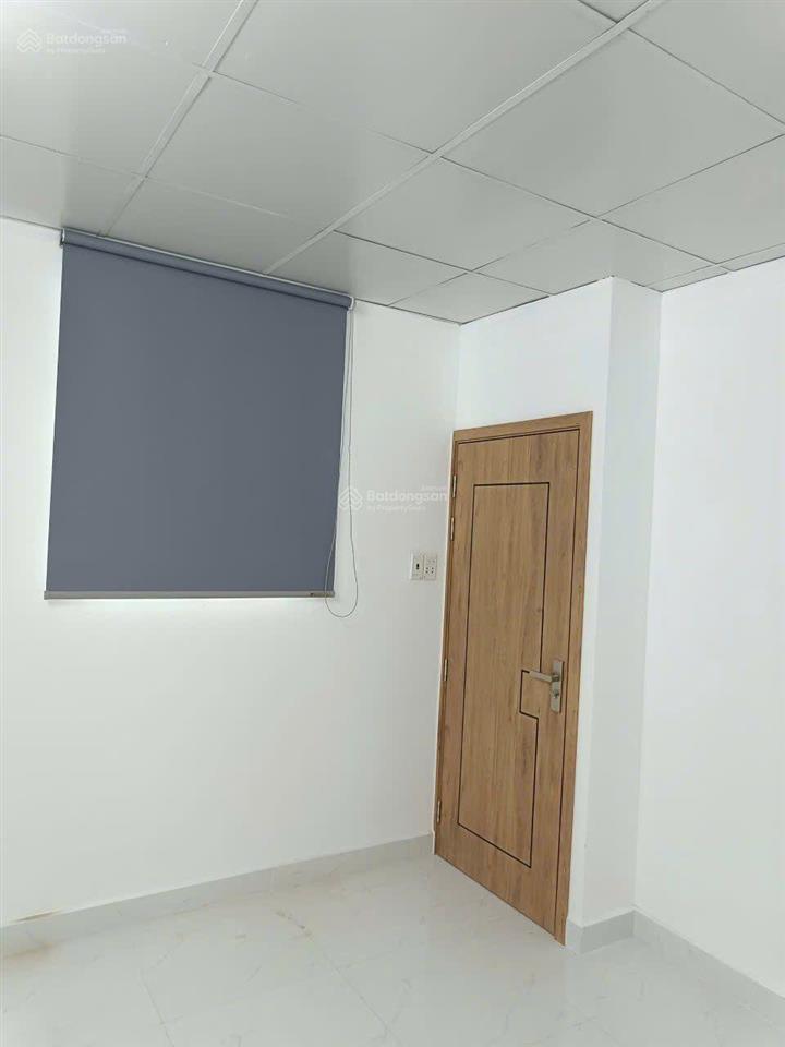 4 tỷ 750  nhà đẹp lê trọng tấn  2 tầng  hẻm xe hơi.