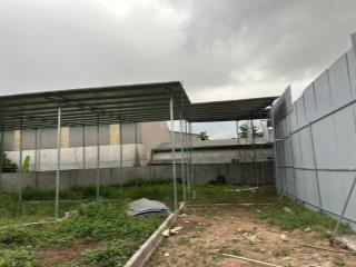 Cần bán mảnh đất gần đề đại lộ thường tín, vuông nở hậu. trên đất đã có sẵn mái tôn