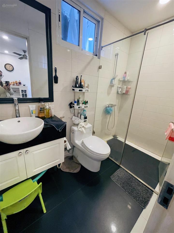 Vợ chồng tôi cần bán căn hoa hậu 2pn 95m có sổ ban công đông nam hoà bình green city 505 minh khai