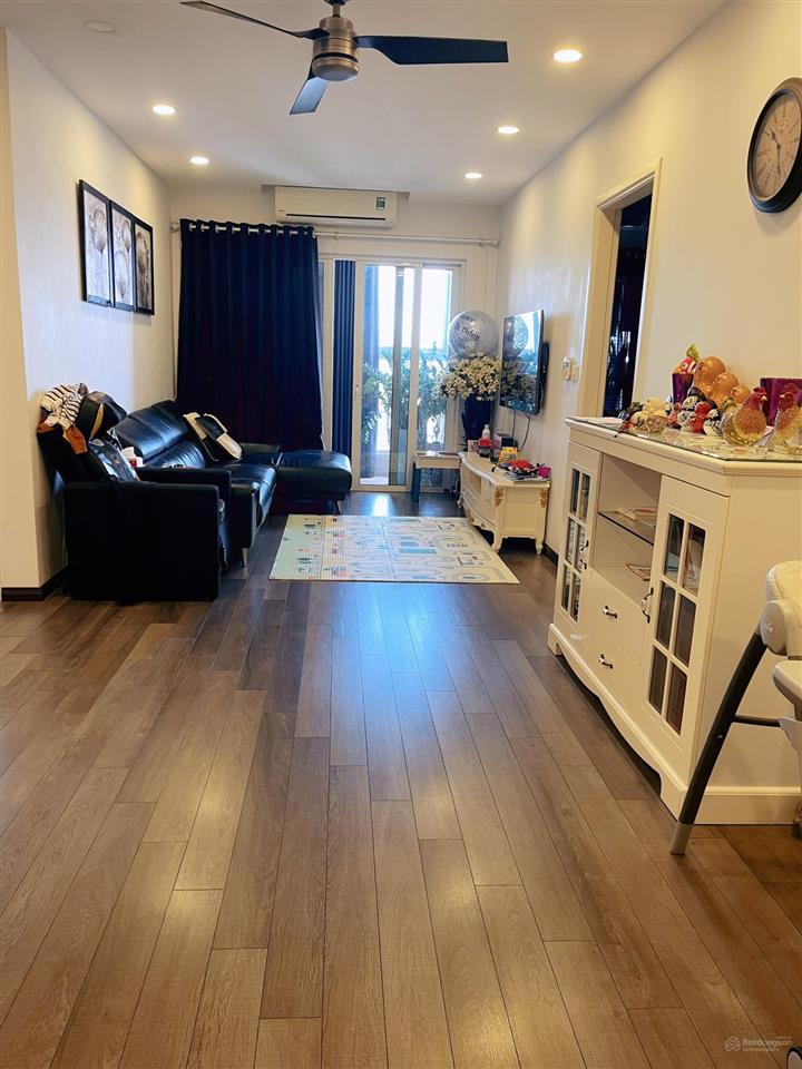 Vợ chồng tôi cần bán căn hoa hậu 2pn 95m có sổ ban công đông nam hoà bình green city 505 minh khai