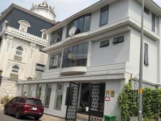 Bán gấp biệt thự 2 mặt tiền đường nguyễn văn hưởng, thảo điền  view thoáng  giá tốt
