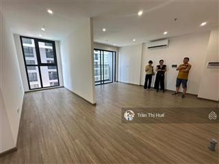 21/7 cho thuê căn hộ chung cư vinhomes smart city 2n+2vs góc đẹp long lanh mới nhận nhà view bể bơi