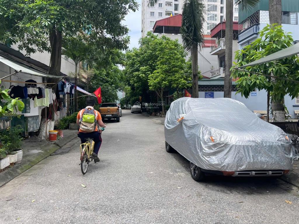 Bán nhà dt 66m2 x 3 tầng đường 13m vỉa hè 3m, 2 mặt thoáng, khu đấu giá đức giang  dân cư đông đúc