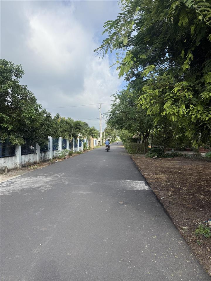 Bán đất xã bưng riềng ấp 3 phía rừng ngang 5mx39m nở hậu 6m có 50m2 thổ cư, đường nhựa số 2 gần chợ