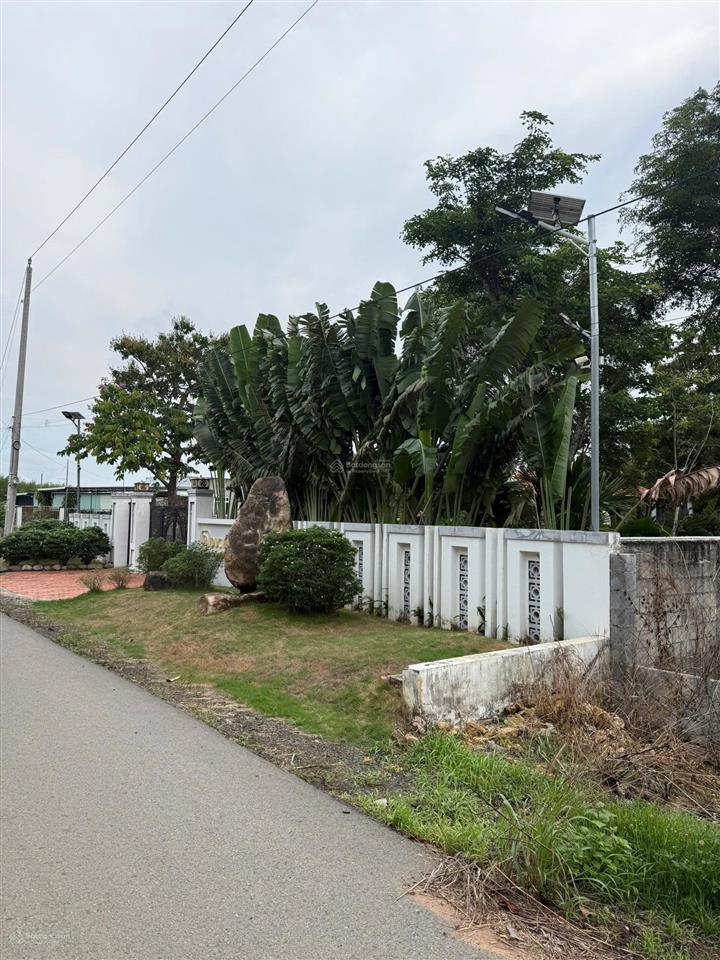 Bán 4 sào 5 ( 4.500m2) view hồ nghỉ dưỡng, có 36m mặt tiền đường nhựa, cách biển hồ cốc 8km