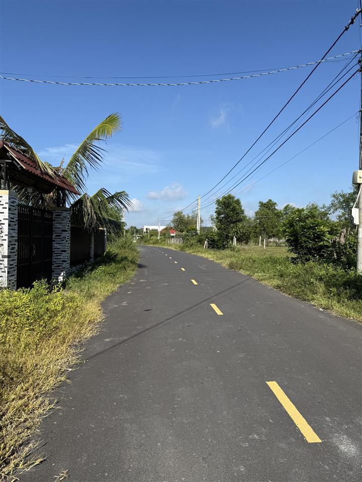 Bán đất bình châu dt 1500m2 có 150m2 thổ cư, view ruộng lúa, đường nhựa, thích hợp làm nhà vườn