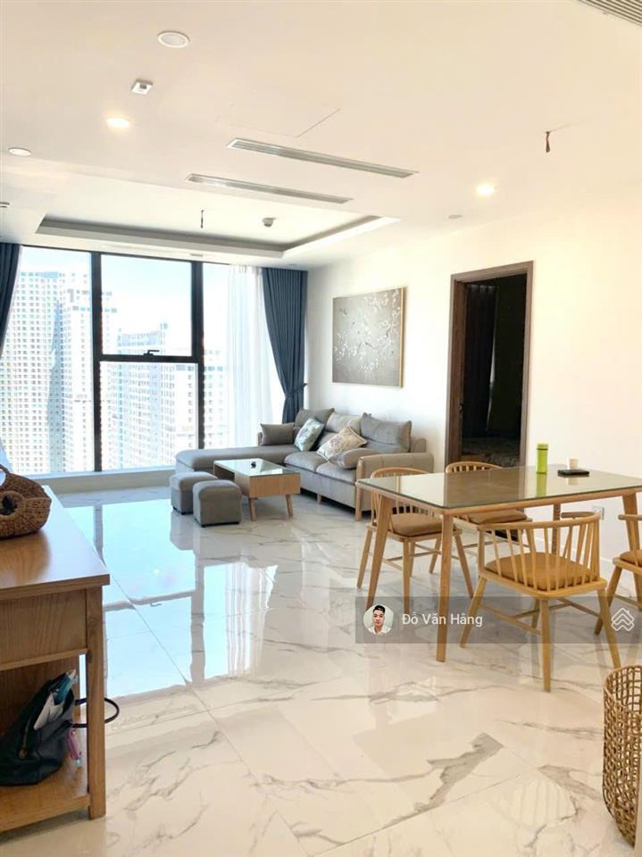 Bán căn 3 ngủ sunshine city full đồ 90m2 tầng cao  giá 9,2 tỷ bao phí sổ đỏ sang tên