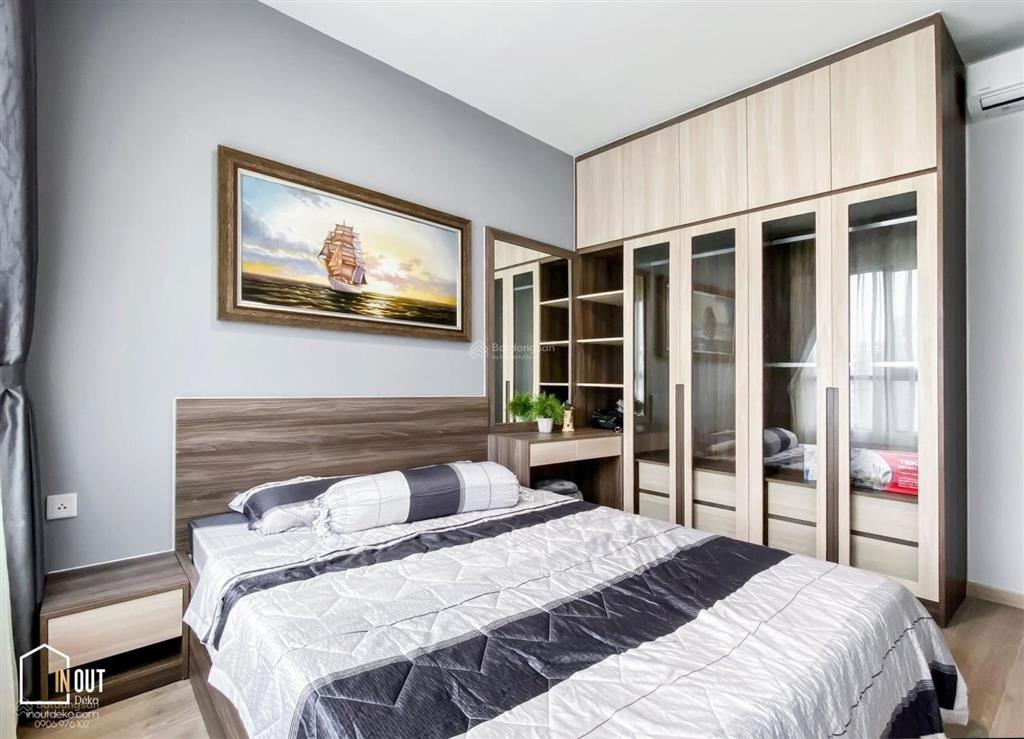 View công viên trung tâm, hồ bơi căn emerald 2pn2wc hướng đón gió và ánh sáng tự nhiên nhiều