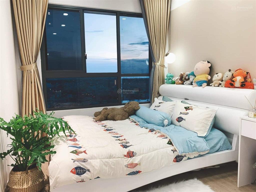 View công viên trung tâm, hồ bơi căn emerald 2pn2wc hướng đón gió và ánh sáng tự nhiên nhiều