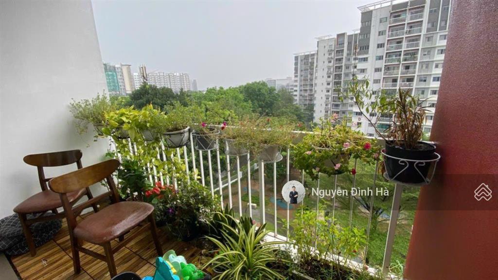 Căn ruby block e 3pn 2wc có ban công rộng, view hồ sinh thái, hướng mát, để lại full nội thất xịn