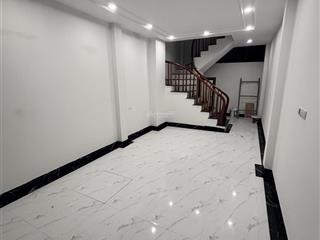 Bán nhà long biên  30m2 x 6 tầng x 3 ngủ x giá bán 5.7 tỷ chính chủ em quân 0355 515 ***