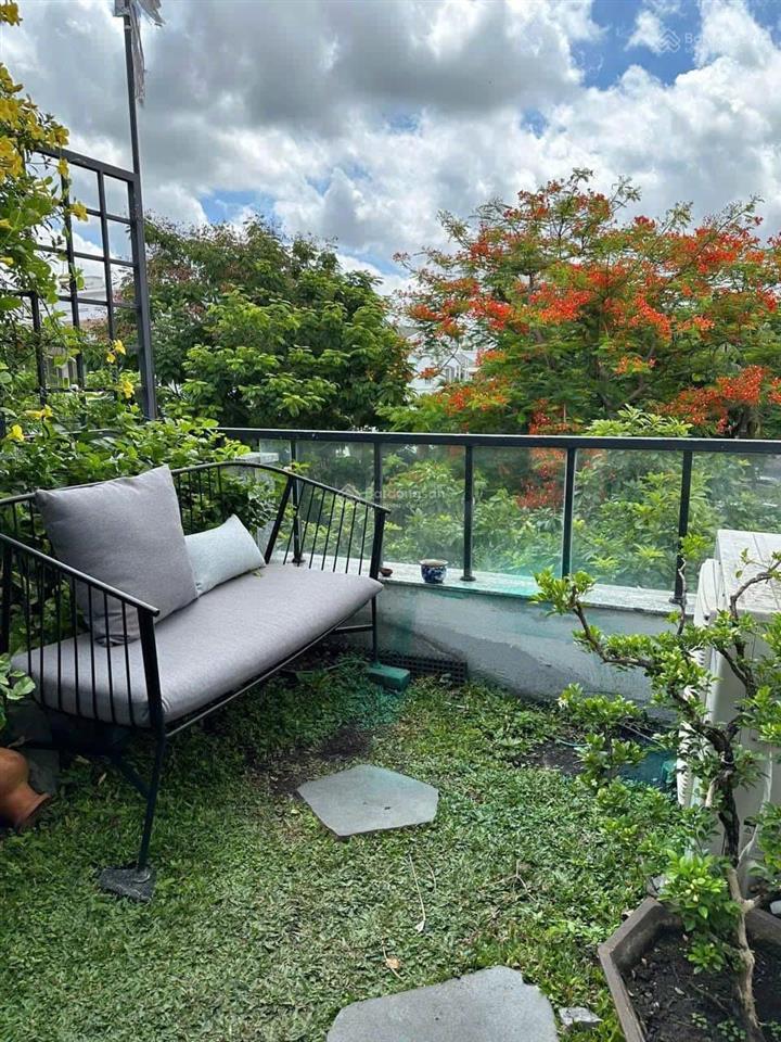 Chính chủ cần bán gấp căn biệt thự song lập phú mỹ hưng nhà đẹp view trực diện công viên thoáng mát