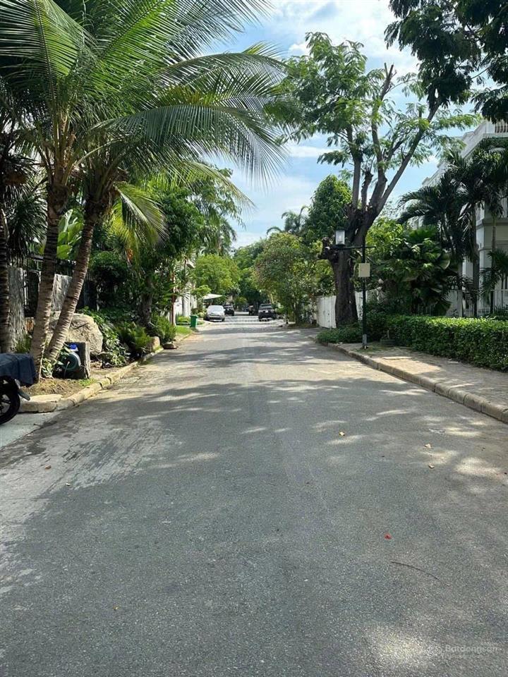 Chính chủ cần bán gấp căn biệt thự song lập phú mỹ hưng nhà đẹp view trực diện công viên thoáng mát