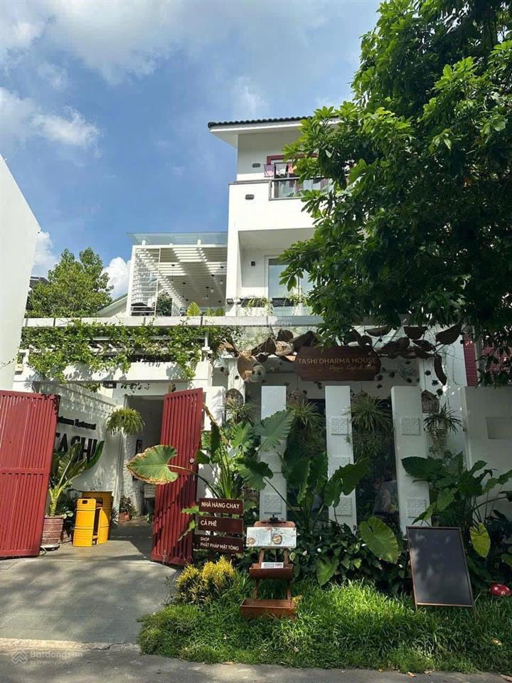 Chính chủ cần bán gấp căn biệt thự song lập phú mỹ hưng nhà đẹp view trực diện công viên thoáng mát