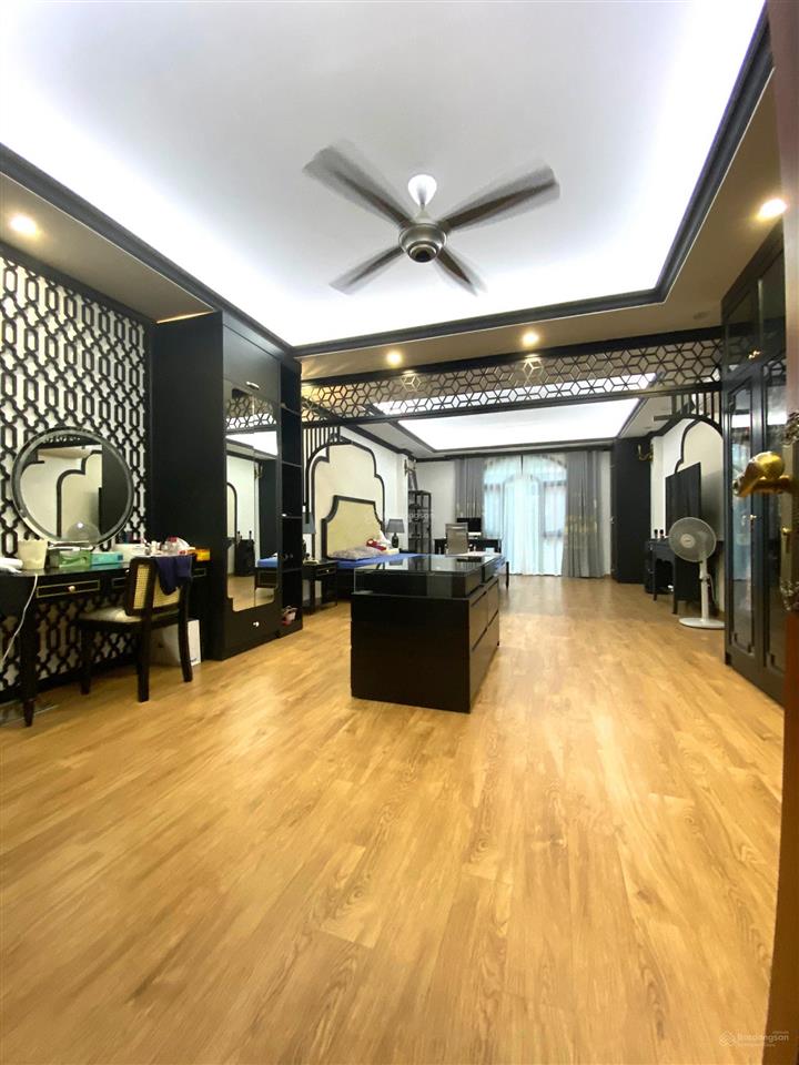 Tòa nhà vip  siêu văn phòng  kd sầm uất thang máy