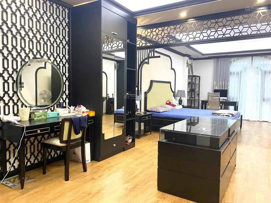 Tòa nhà vip  siêu văn phòng  kd sầm uất thang máy