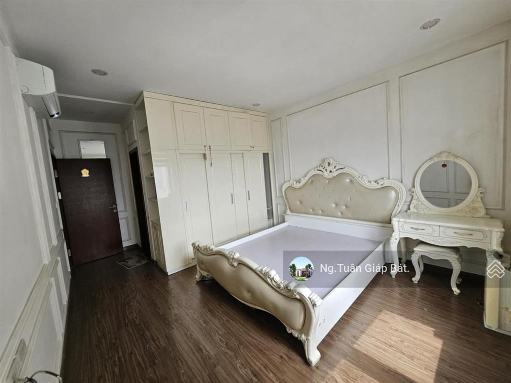 Bán căn trục 10 tòa 176 5.6 tỷ.73m2 trên sổ.