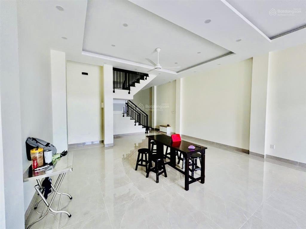 Quận 9 cho thuê sàn mặt bằng kinh doanh mặt tiền liên phường khu dân cư nam long 6m*21m = 121m2