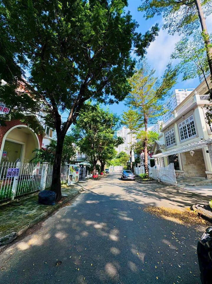 Bán biệt thự tứ lập khu mỹ phú 2  phú mỹ hưng, q7. dt 256m2, giá 85 tỷ