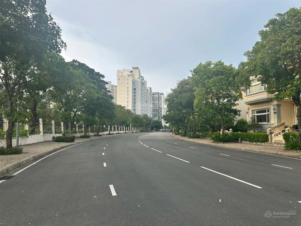 Bán căn biệt thự góc 3 mặt khu chateau  phú mỹ hưng, q7. dt 759,8m2, giá 300 tỷ.  0918 697 ***