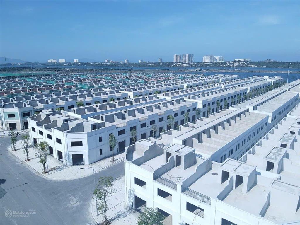 Chính chủ bán lô duy nhất full đất ở đô thị 3xxtr, sổ riêng gần phân khu 2 vinhomes cam ranh