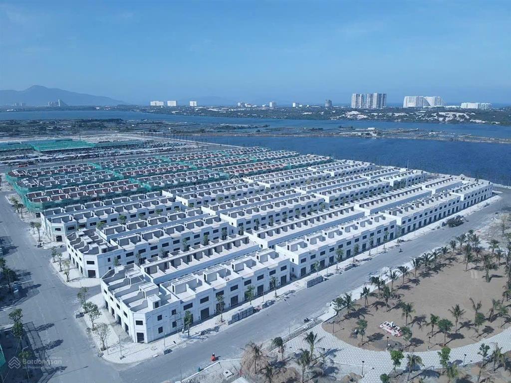 Chính chủ bán lô duy nhất full đất ở đô thị 3xxtr, sổ riêng gần phân khu 2 vinhomes cam ranh