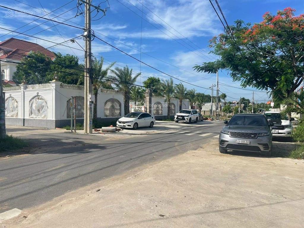 Siêu phẩm lô góc 2 mặt tiền ngay mặt tiền cổng trước sân bay long thành, khu nhà giàu vip