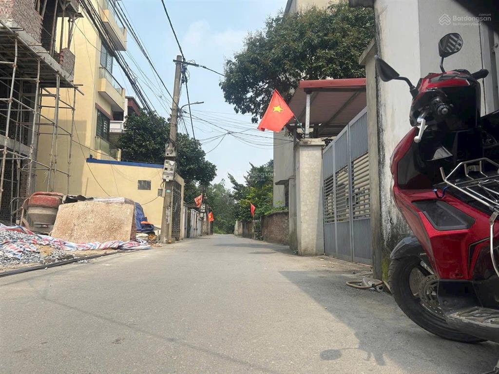 Hơn 3tỷ có 56,6m2 trục chính lâm tiên, nguyên khê. lô góc 2 mặt đường rộng oto tránh kinh doanh