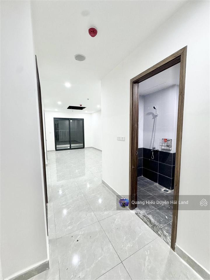 Cho thuê gấp căn 2.5pn tầng trung  không đồ tại 384 lê thánh tông.  quang hiếu 0782 100 ***