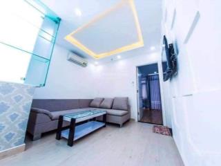 Nhà chdv q4 thu nhập 100 triệu/th. giá 18 tỷ 9m x22m. 20ph. gần q1, đh nguyễn tất thành. đh luật