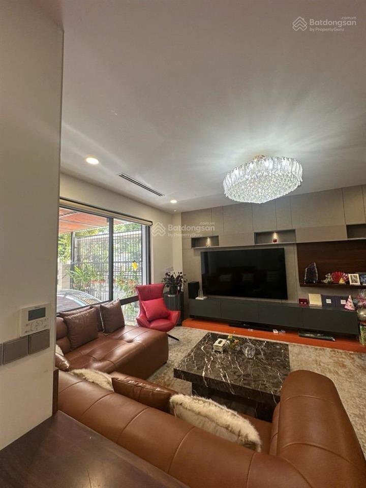 Bán nhà nguyễn khoái quận 4. giá 9 tỷ 2. dt 135m2, 8m x 15m. gpxd 5 tầng. gần galaxy 9, gold view