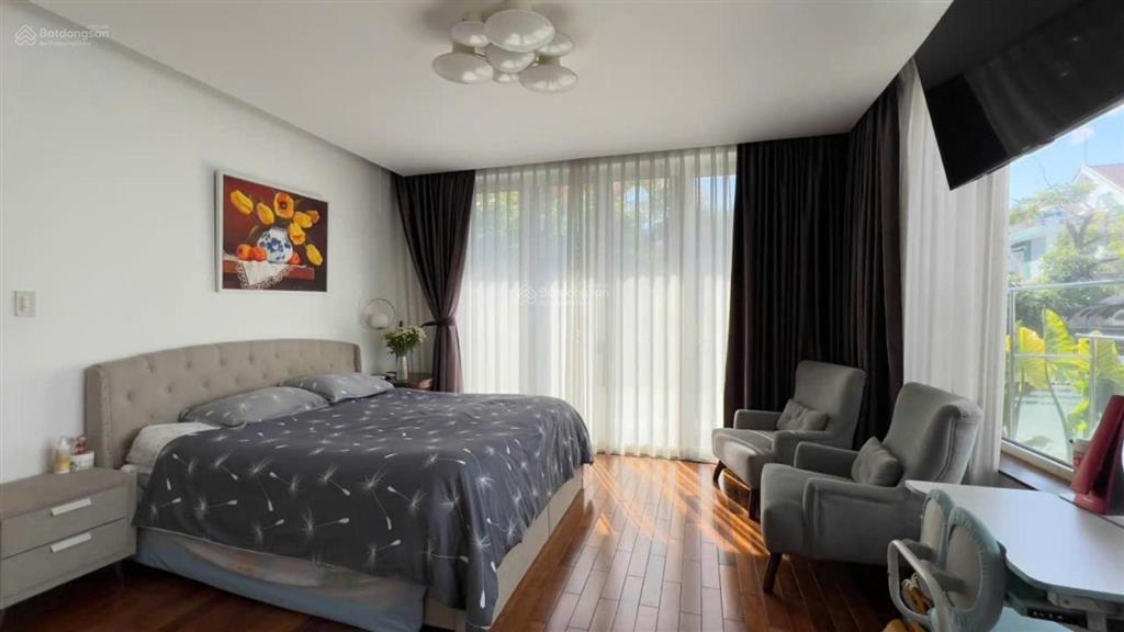 Bán nhà nguyễn khoái quận 4. giá 9 tỷ 2. dt 135m2, 8m x 15m. gpxd 5 tầng. gần galaxy 9, gold view