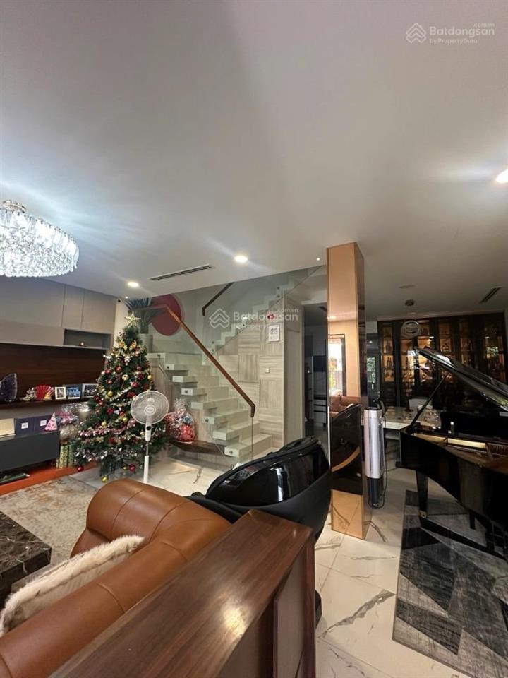 Bán nhà nguyễn khoái quận 4. giá 9 tỷ 2. dt 135m2, 8m x 15m. gpxd 5 tầng. gần galaxy 9, gold view