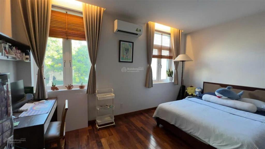 Bán nhà nguyễn khoái quận 4. giá 9 tỷ 2. dt 135m2, 8m x 15m. gpxd 5 tầng. gần galaxy 9, gold view