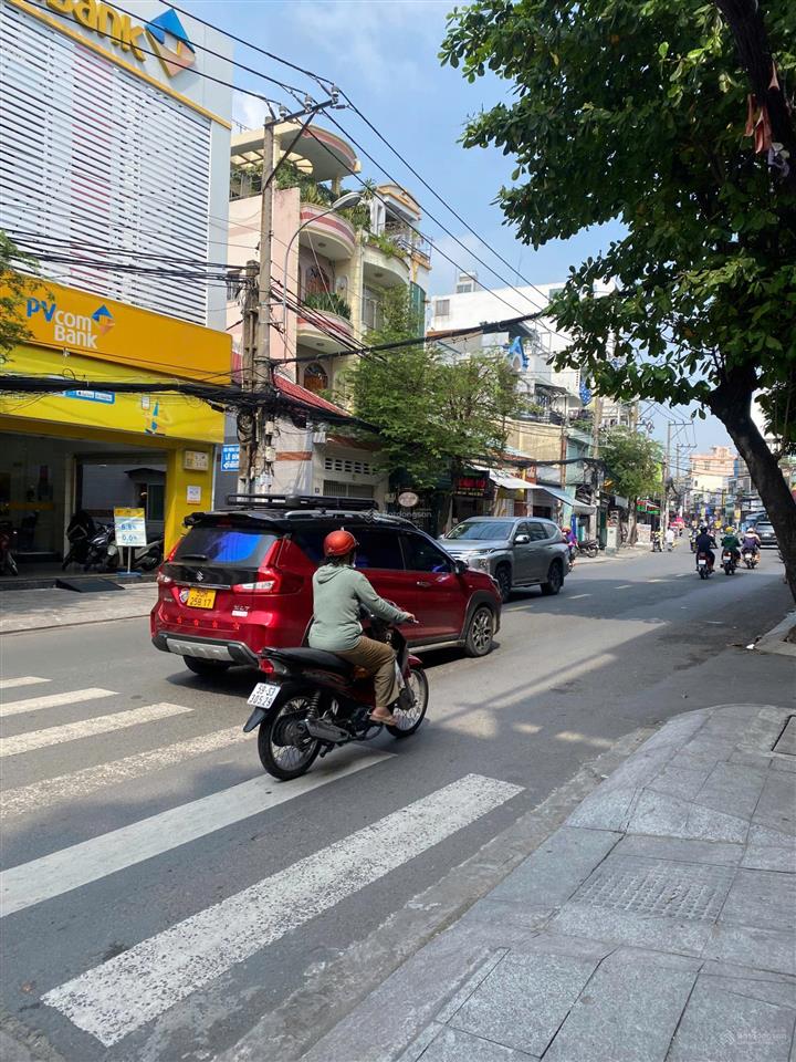 Bán gấp nhà bạch đằng p24 qbt hđt 80 triệu/ tháng dt 8x20m cn 157m2 kc 4t giá bán  25 tỷ