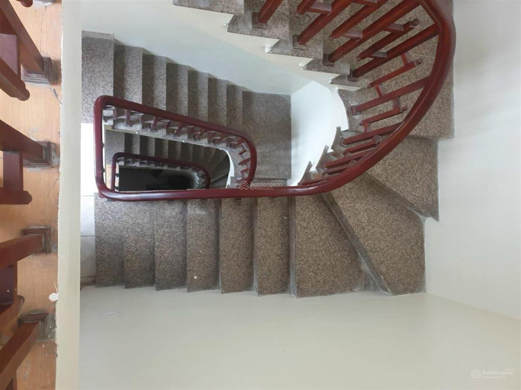 Chính chủ bán nhà tại giáp bát, ngõ 24 kim đồng, 103m2, nhà 5 tầng. chỉ 23,9 t.ỷ.