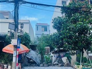 Đường 7m5 sập hầm gần chợ hoà xuân.