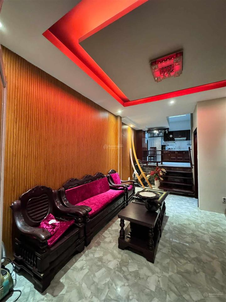 Bán nhà  (4 x 11m2)  3 tầng  3pn  ô tô đậu cửa  gần biển  vĩnh hòa  nha trang. chỉ 2.750 tỷ