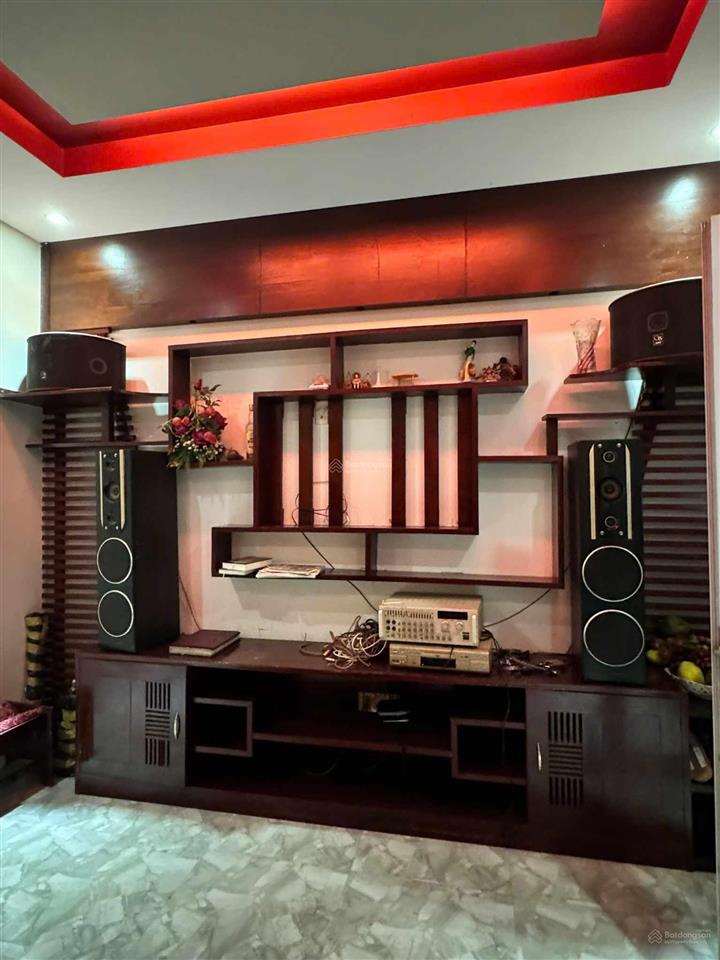Bán nhà  (4 x 11m2)  3 tầng  3pn  ô tô đậu cửa  gần biển  vĩnh hòa  nha trang. chỉ 2.750 tỷ