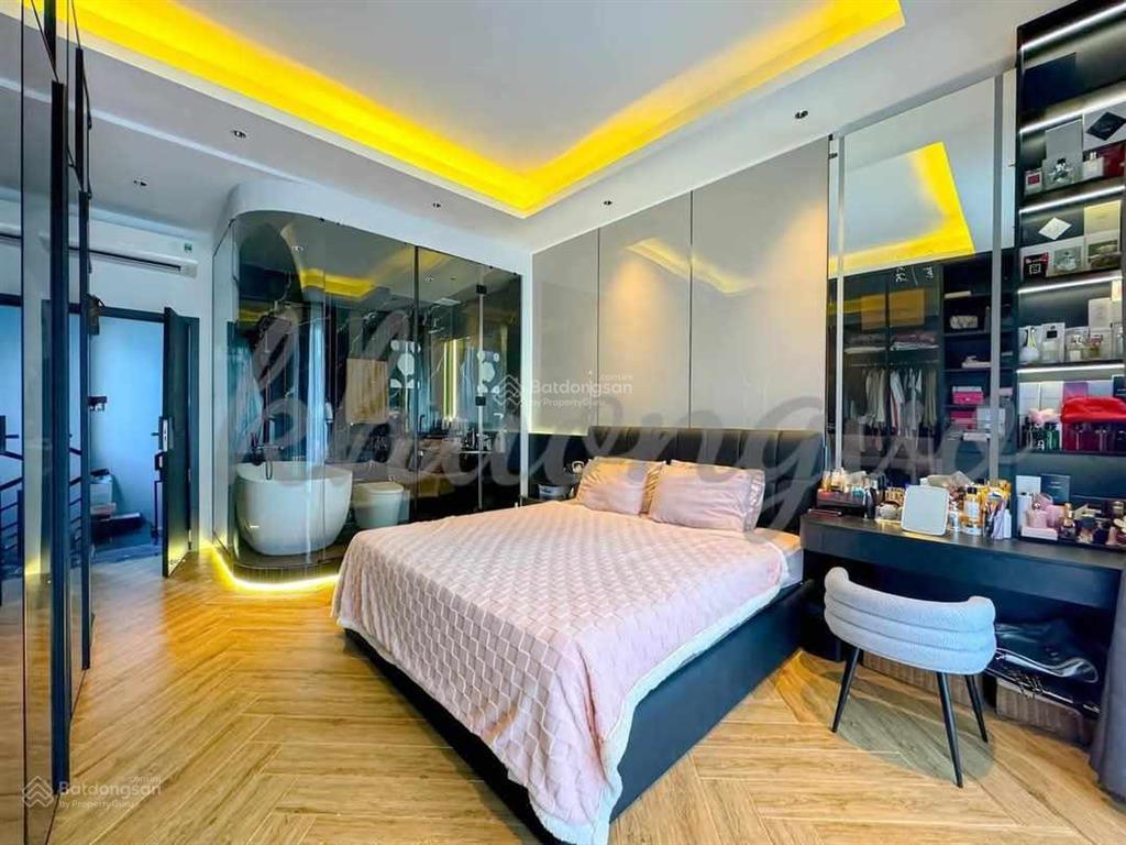 Bán biệt thự dt250m2(10x25m)2 tầng4pngóc 2mt 10m 200m biểnvĩnh hòa nha trang chỉ 11tỷ800tr