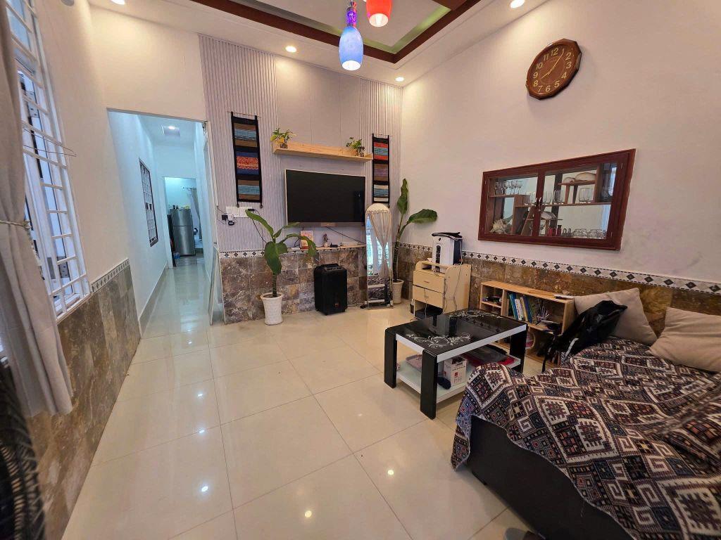 Bán nhà HÒN CHỒNG sát biển DT110m2-2PN-Vĩnh Phước-Nha Trang- chỉ 4ty7 nhà hiếm kiếm 