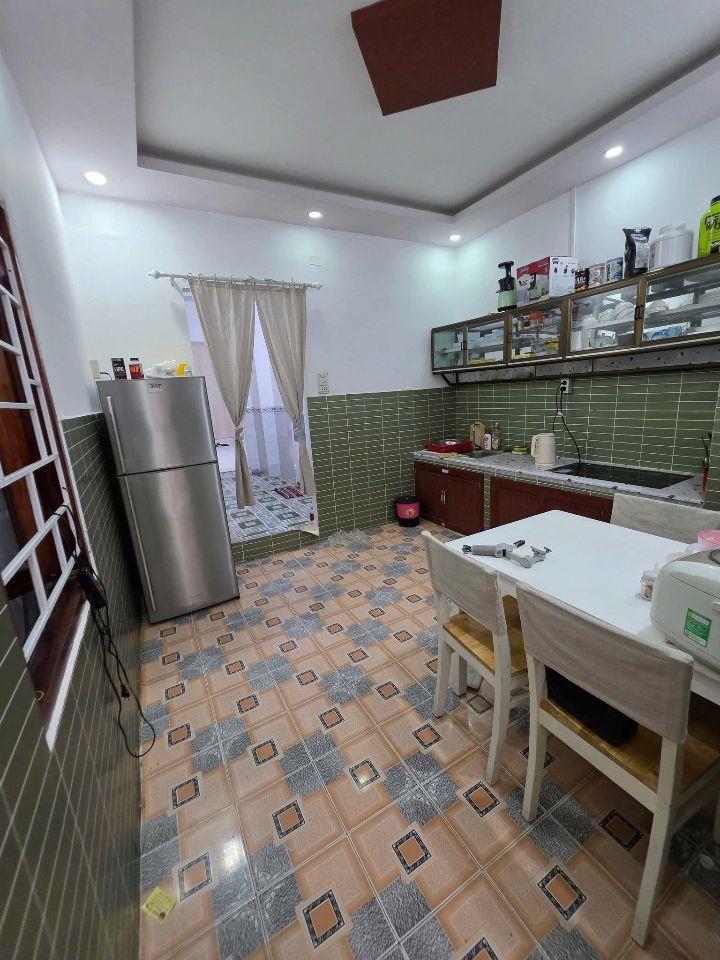 Bán nhà HÒN CHỒNG sát biển DT110m2-2PN-Vĩnh Phước-Nha Trang- chỉ 4ty7 nhà hiếm kiếm 