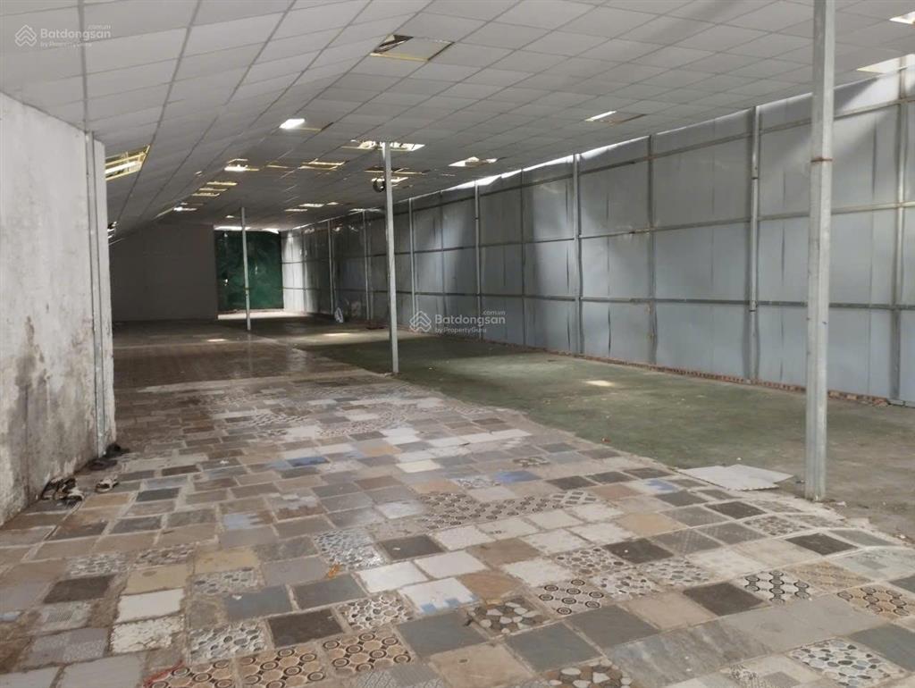 Cho thuê kho kcn phú minh, bắc từ liêm, hn. dt 700m2 cao 6m có điện 3fa, xe công đỗ cửa. giá 75k/m2