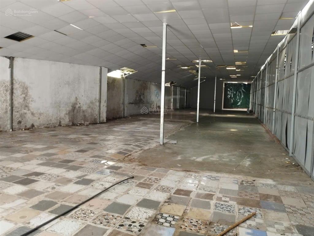 Cho thuê kho kcn phú minh, bắc từ liêm, hn. dt 700m2 cao 6m có điện 3fa, xe công đỗ cửa. giá 75k/m2