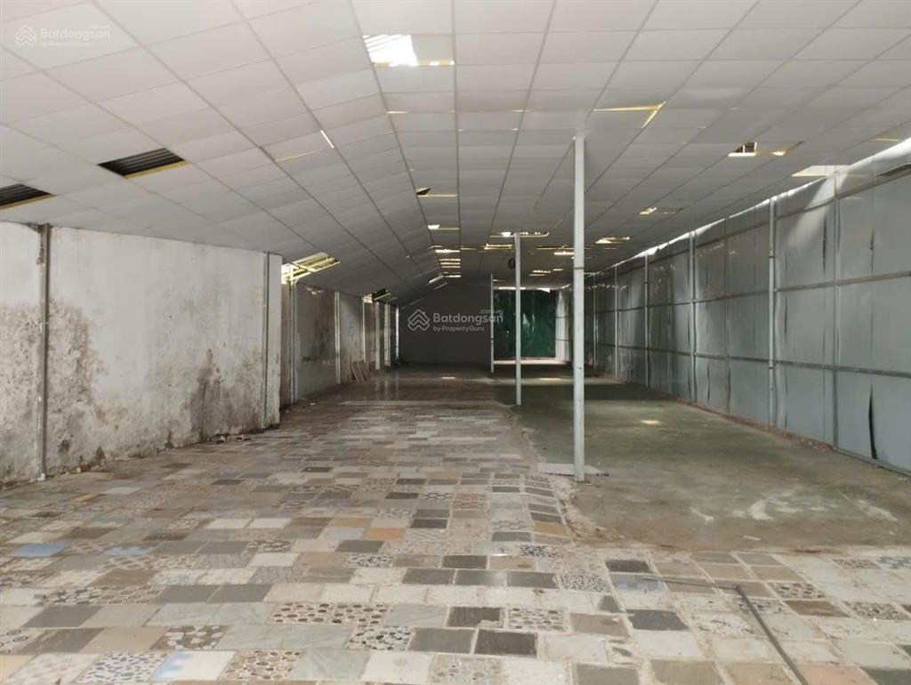 Cho thuê kho kcn phú minh, bắc từ liêm, hn. dt 700m2 cao 6m có điện 3fa, xe công đỗ cửa. giá 75k/m2