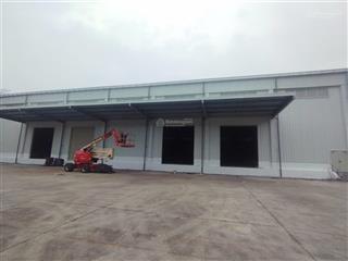 Cho thuê kho đường quang trung, hà đông, hn. dt 950m, cao 8m có điện 3fa, xe công đỗ cửa. giá 75k/m