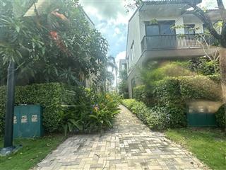 Cần tiền bán nhà phố góc bìa đặc biệt như biệt thự song lập view sân vườn lối đi thoáng giá rẻ
