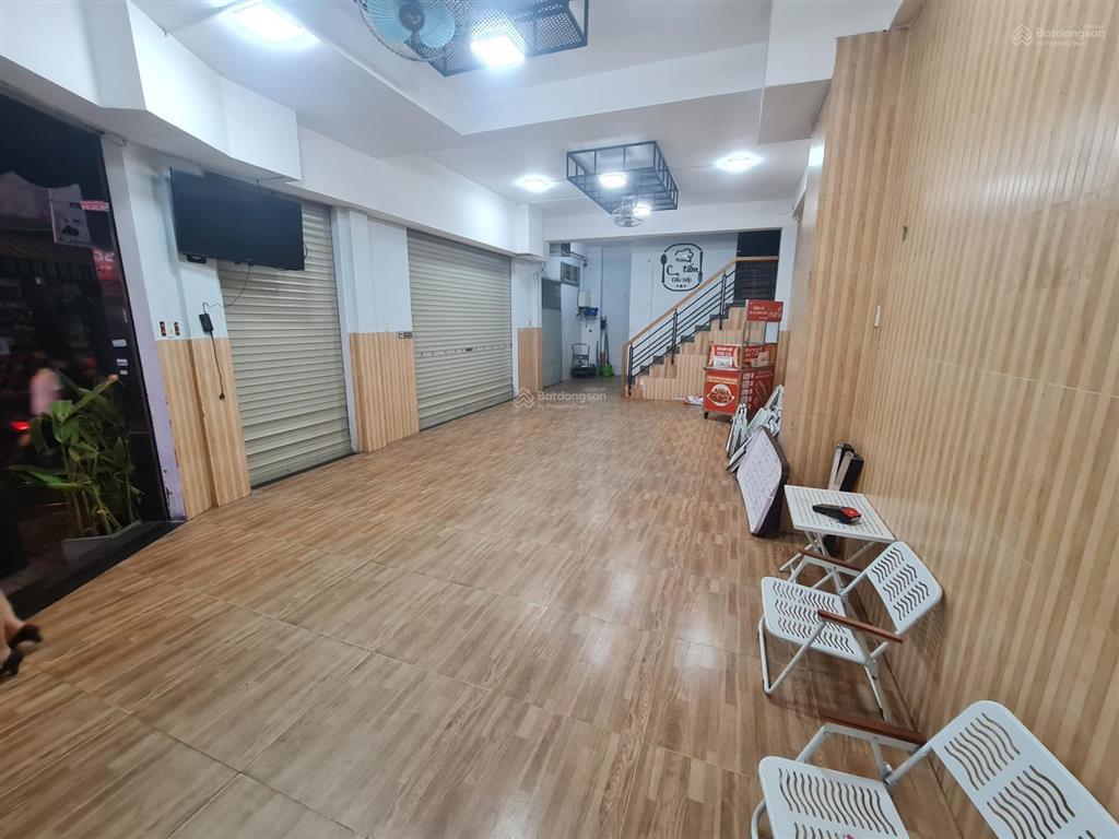 Cho thuê nhà 2 mặt tiền tân hương 90m², 4lầu+st  cạnh ngã tư, chợ