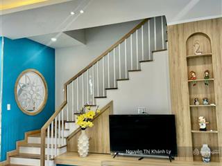 Biệt thự song lập nằm ngay dãy hồ bơi khu 3 fulll nội thất giá chỉ 5.3 tỷ rẻ nhất novaworld