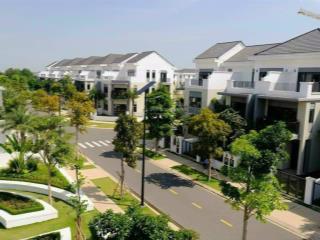 Bán gấp căn biệt thự 10x20 gần sông, gần clubhouse khu the suite giá chỉ 10 tỷ, đã nhận nhà